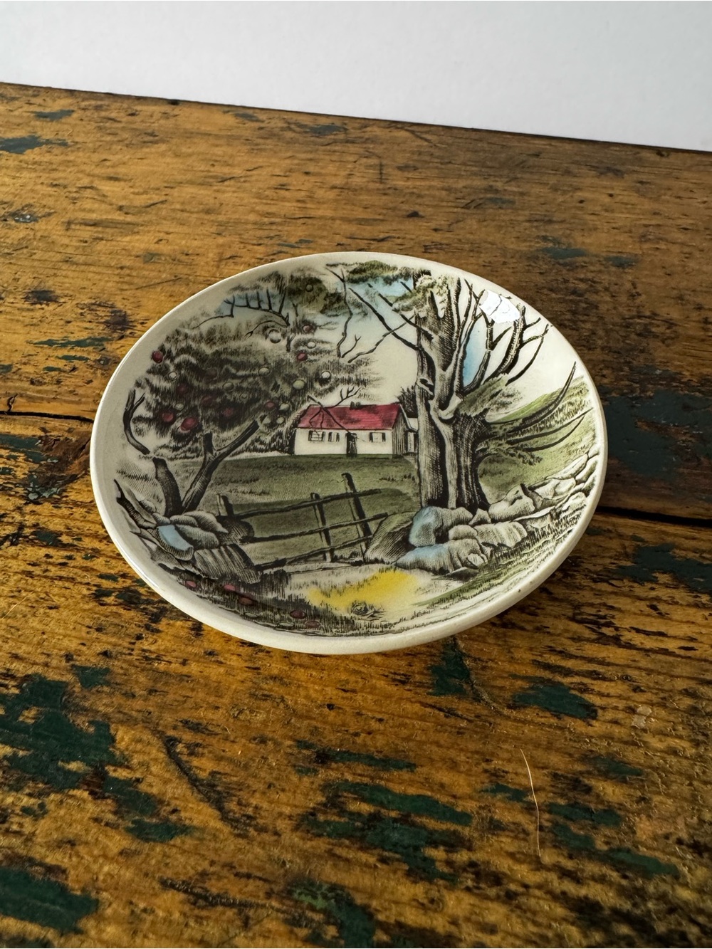 Johnson Brothers Cottage Scene Trinket Dish/Butter Pat in Cream, Red and Green